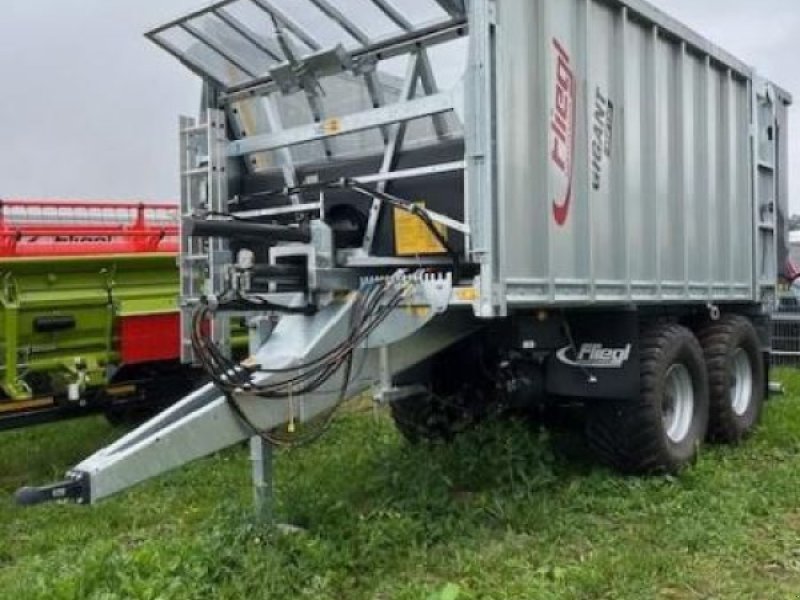 Abschiebewagen of the type Fliegl GIGANT ASW 190 COMPACT FOX, Neumaschine in Freystadt