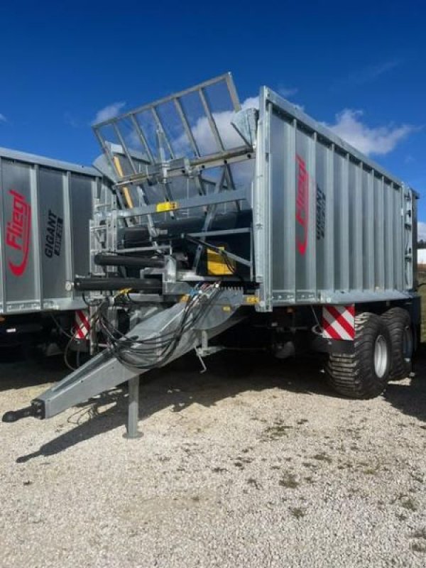 Abschiebewagen of the type Fliegl GIGANT ASW 261 *SONDERAKTION*, Neumaschine in Gefrees (Picture 1)