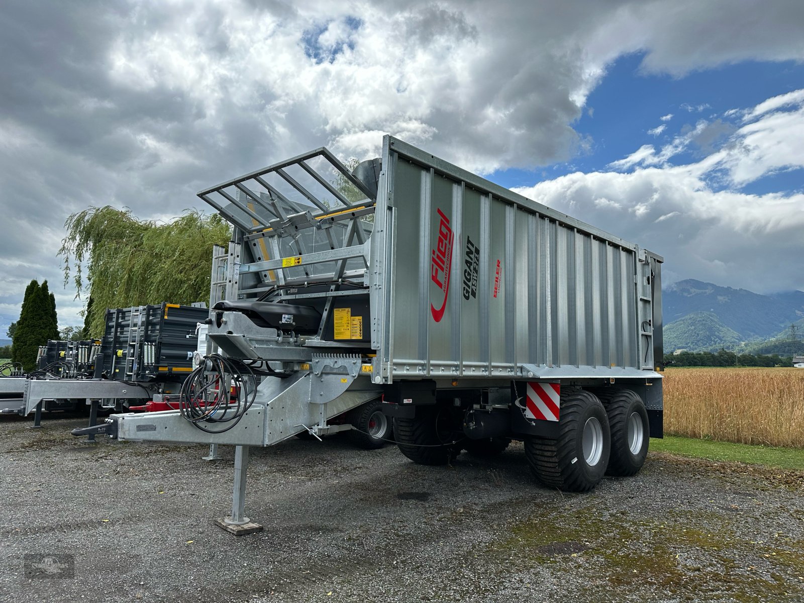 Abschiebewagen of the type Fliegl Gigant ASW 271 Abschiebewagen Silierwagen FIXPREIS ABVERKAUF, Neumaschine in Rankweil (Picture 2)