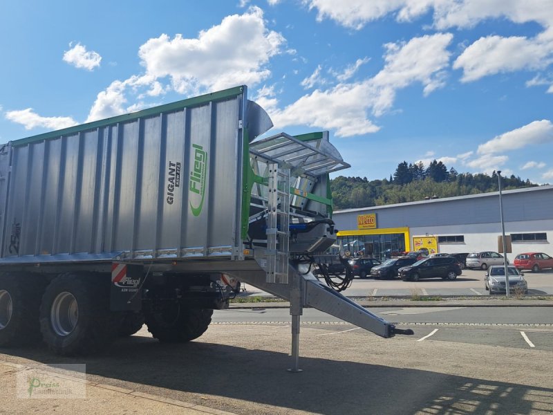 Abschiebewagen tip Fliegl Gigant ASW 271 C, Neumaschine in Bad Kötzting