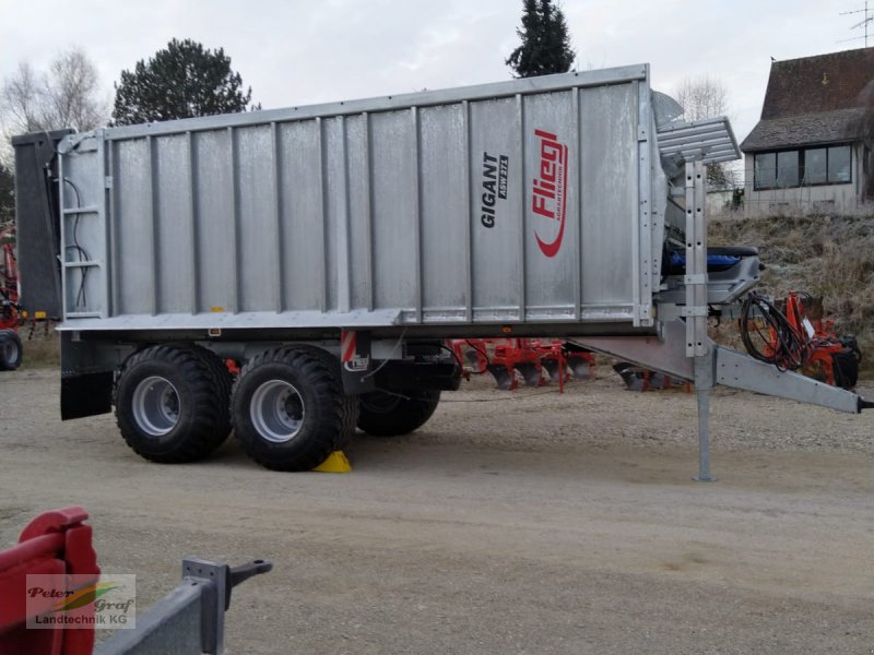 Abschiebewagen of the type Fliegl Gigant ASW 271 C, Neumaschine in Pegnitz-Bronn (Picture 1)