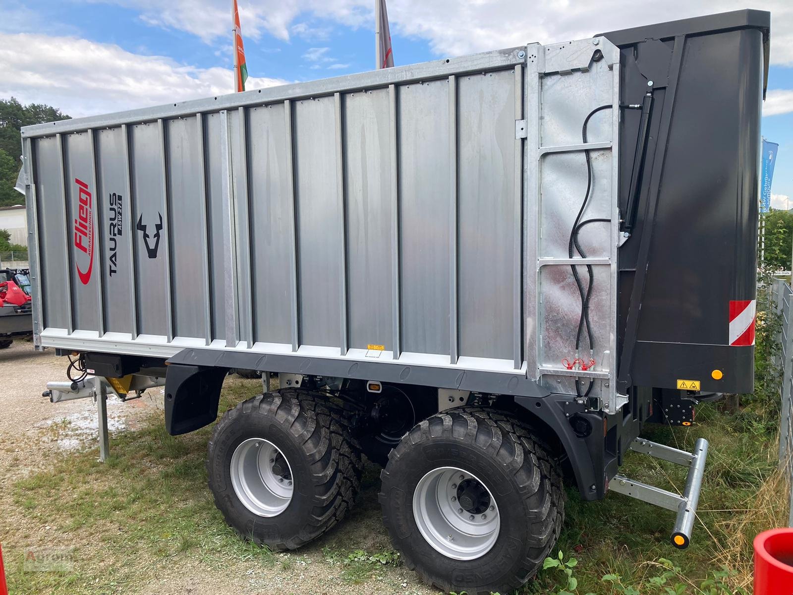 Abschiebewagen van het type Fliegl Gigant ASW 271, Neumaschine in Münsingen (Foto 2)