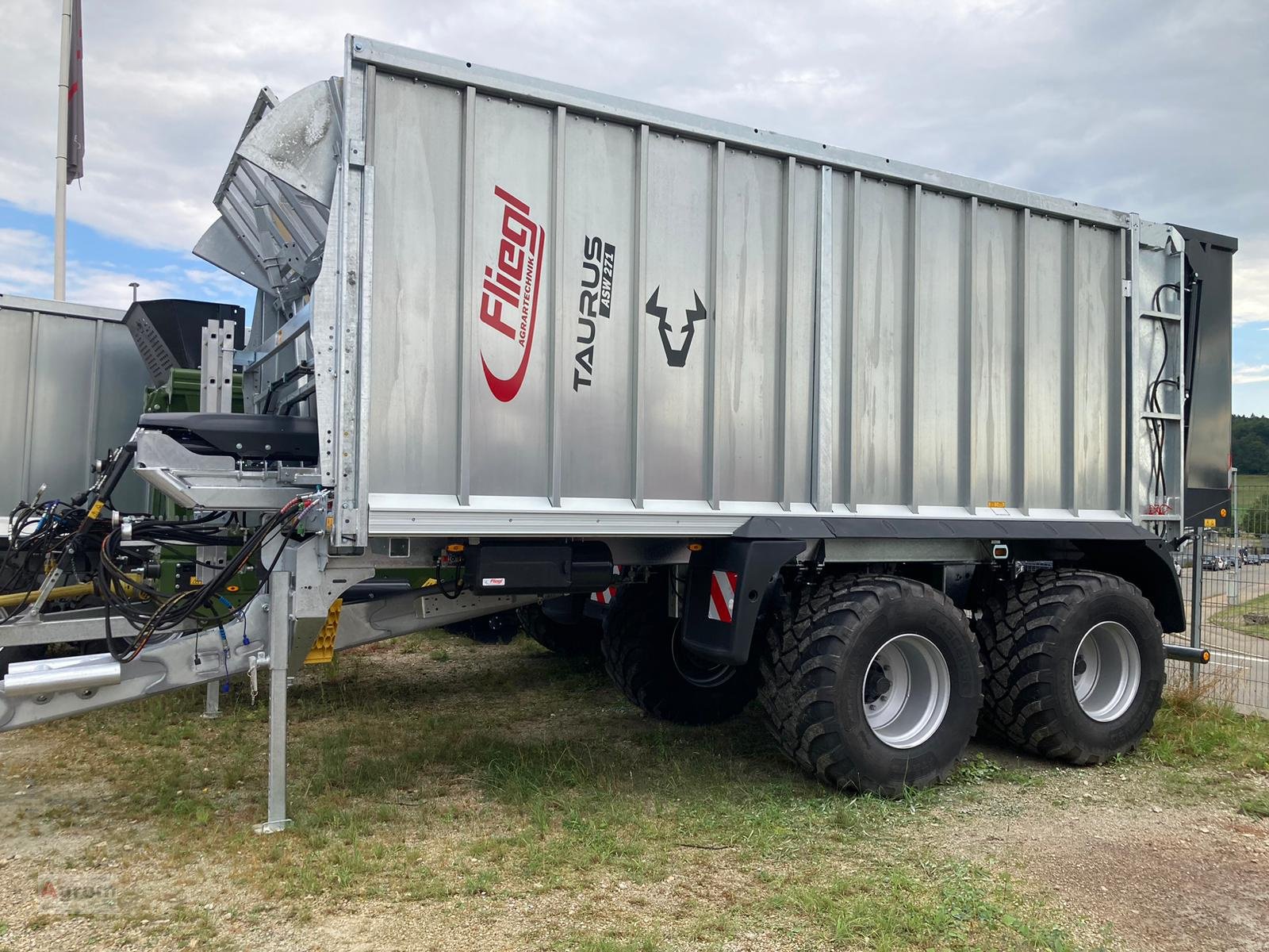 Abschiebewagen des Typs Fliegl Gigant ASW 271, Neumaschine in Münsingen (Bild 3)