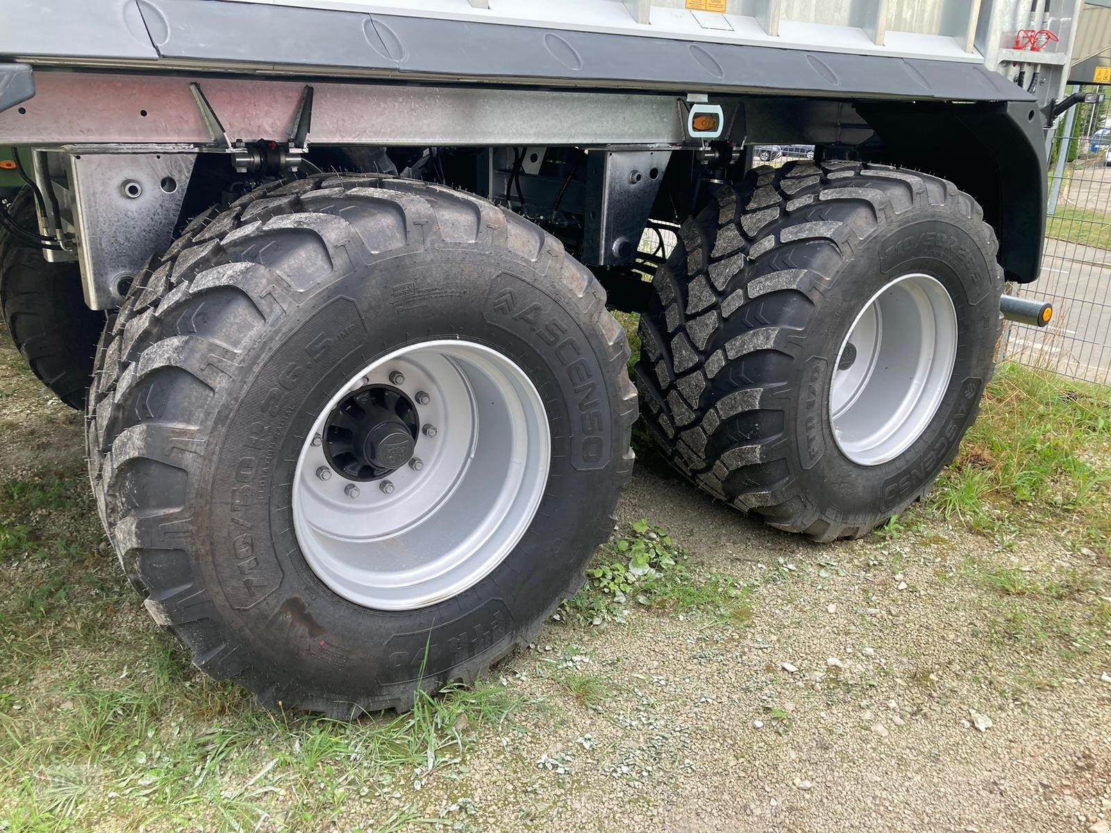 Abschiebewagen Türe ait Fliegl Gigant ASW 271, Neumaschine içinde Münsingen (resim 6)