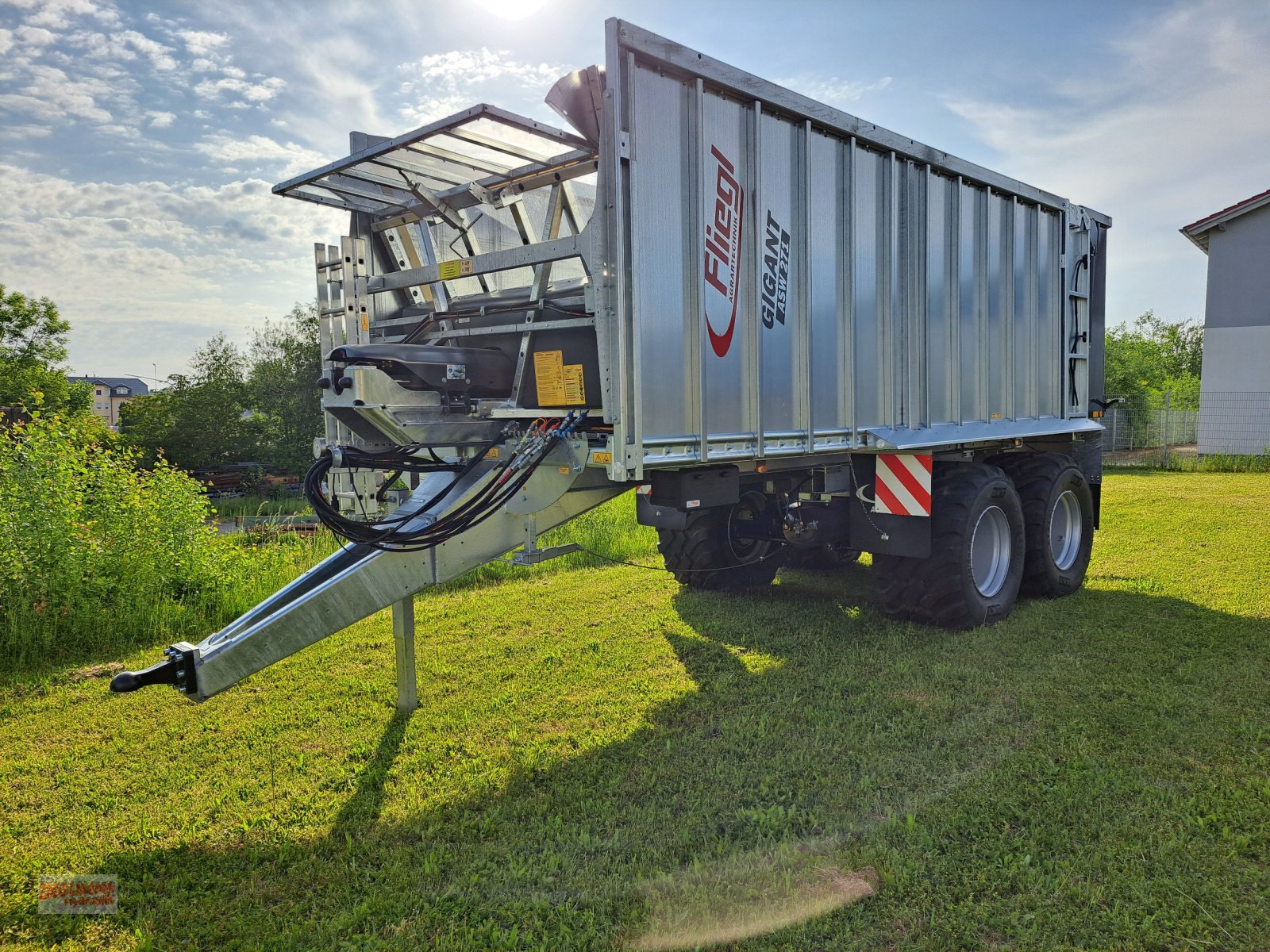 Abschiebewagen van het type Fliegl Gigant ASW 271, Neumaschine in Rottenburg a.d. Laaber (Foto 2)