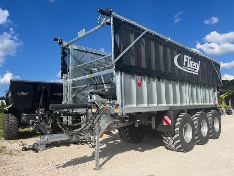 Abschiebewagen van het type Fliegl GIGANT ASW 381 TAURUS FOX, Neumaschine in Birgland (Foto 1)