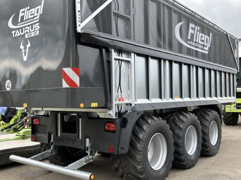 Abschiebewagen van het type Fliegl GIGANT ASW 381 TAURUS FOX, Neumaschine in Freystadt (Foto 2)