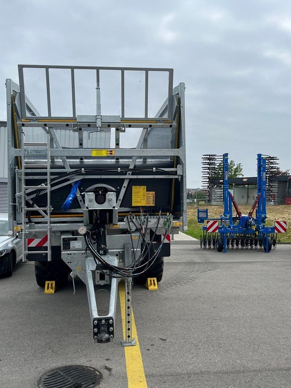 Abschiebewagen del tipo Fliegl Sonstiges, Ausstellungsmaschine en Domdidier (Imagen 5)