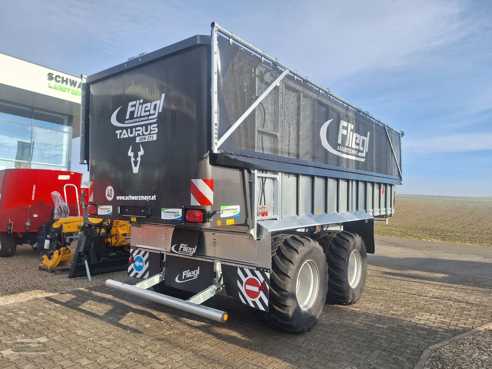 Abschiebewagen des Typs Fliegl Taurus FOX 271, Neumaschine in Gampern (Bild 3)