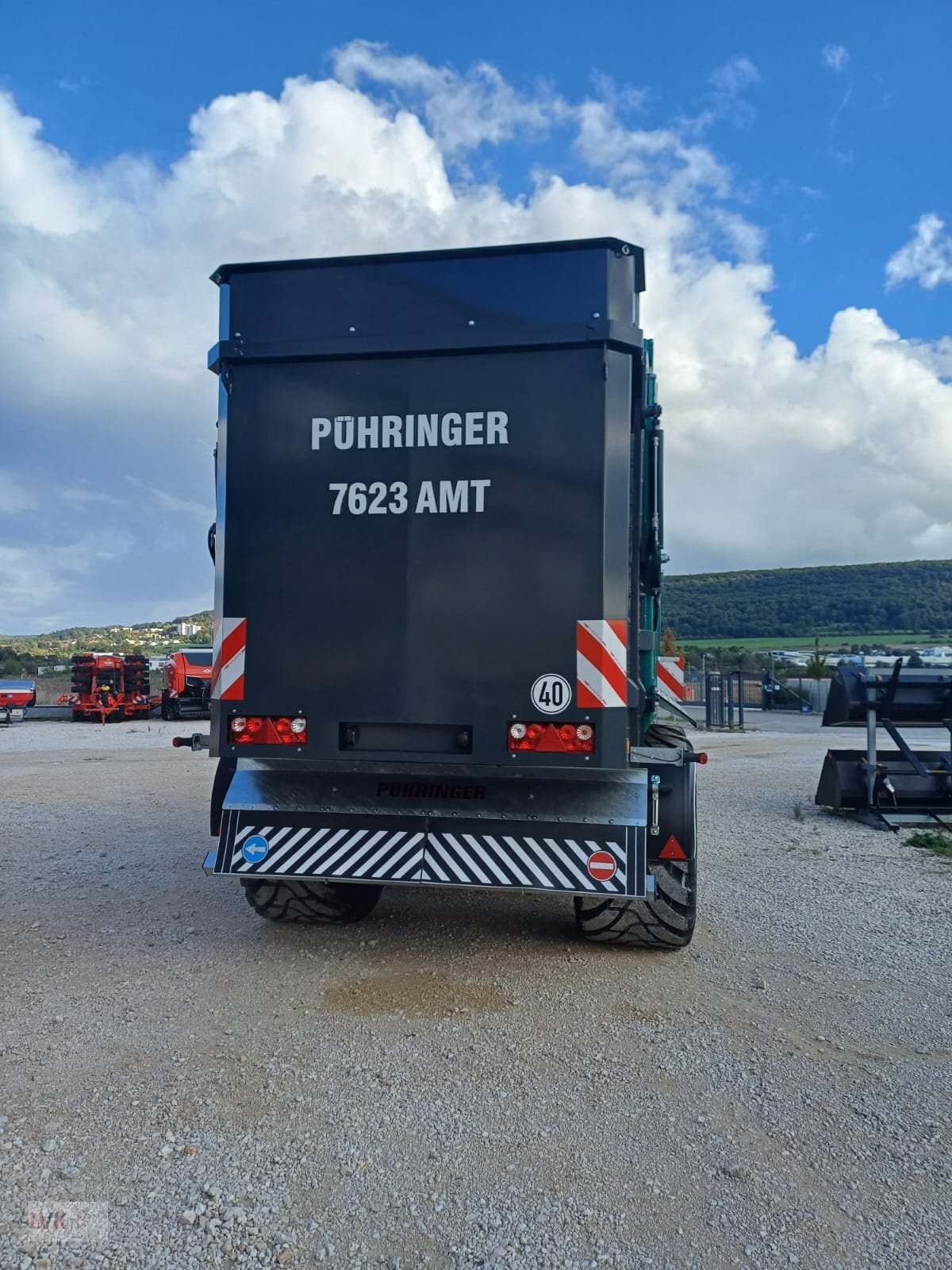 Abschiebewagen des Typs Pühringer 7623 AMT, Neumaschine in Weißenburg (Bild 3)