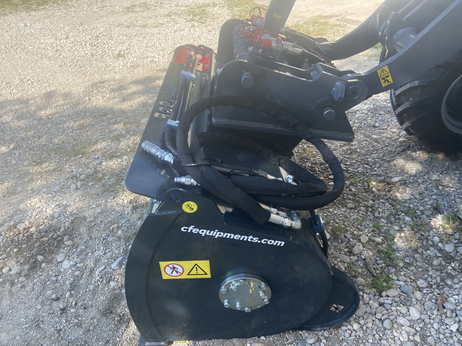 Anbaugerät of the type C&F SRL Betonmischschaufel BMX 200E für alle gängigen Radlader, Minibagger, Teleskopen von Atlas bis Zeppelin, Neumaschine in Garching  (Picture 3)