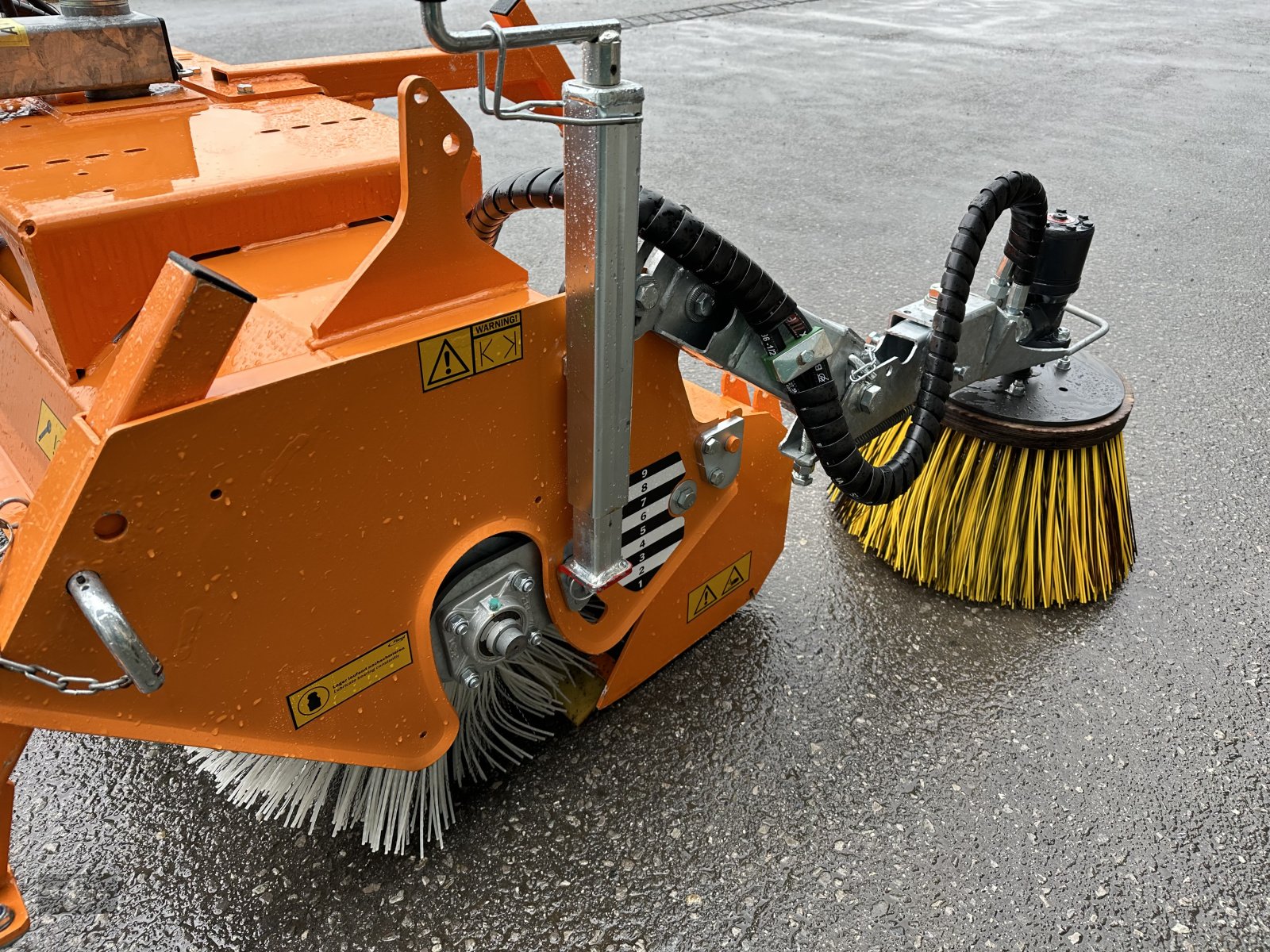 Anbaukehrmaschine van het type Fliegl Kehrmaschine - Kommunal KEHKOM155000, Gebrauchtmaschine in Rankweil (Foto 5)