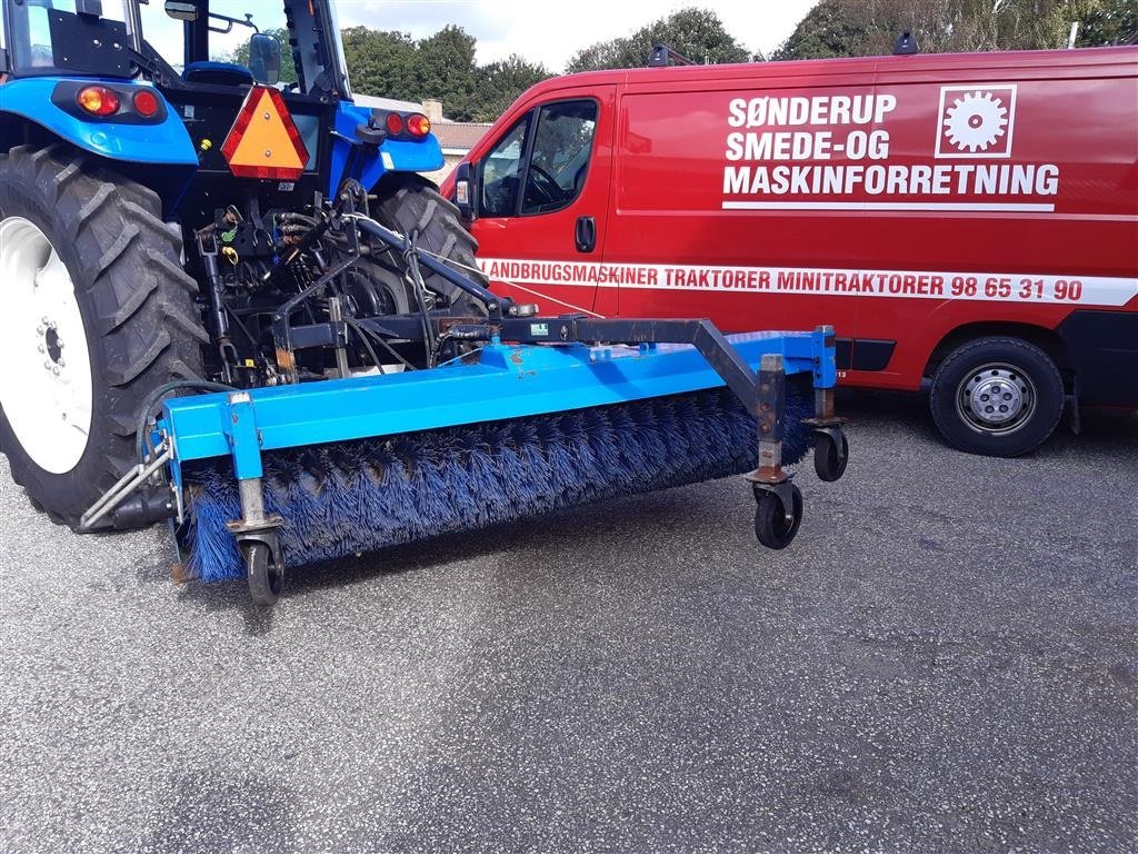 Anbaukehrmaschine van het type Fliegl Kost for trepunktsophæng hydr. sving og opsamlerkasse, Gebrauchtmaschine in Suldrup (Foto 4)