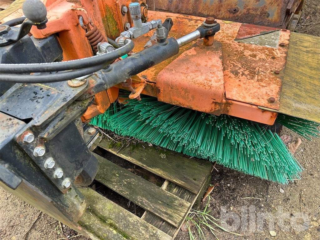 Anbaukehrmaschine Türe ait KIF Frontbessen, Gebrauchtmaschine içinde Düsseldorf (resim 4)