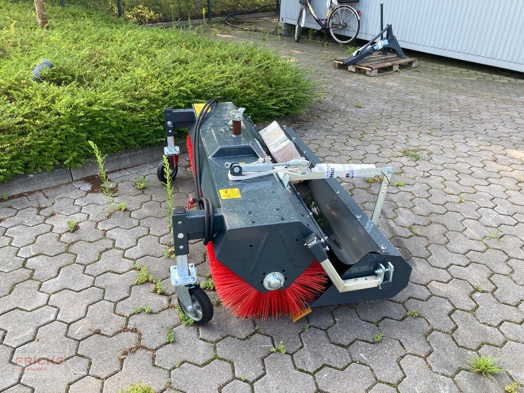 Anbaukehrmaschine van het type Saphir FKM 181 Kehrmaschine -mit Farbschäden-, Neumaschine in Bockel - Gyhum (Foto 4)