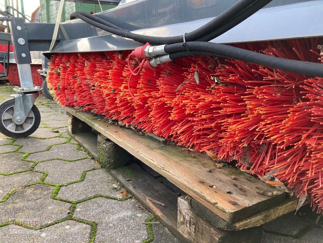 Anbaukehrmaschine van het type Saphir FKM 181 NEU --Farbschäden--, Neumaschine in Bockel - Gyhum (Foto 3)