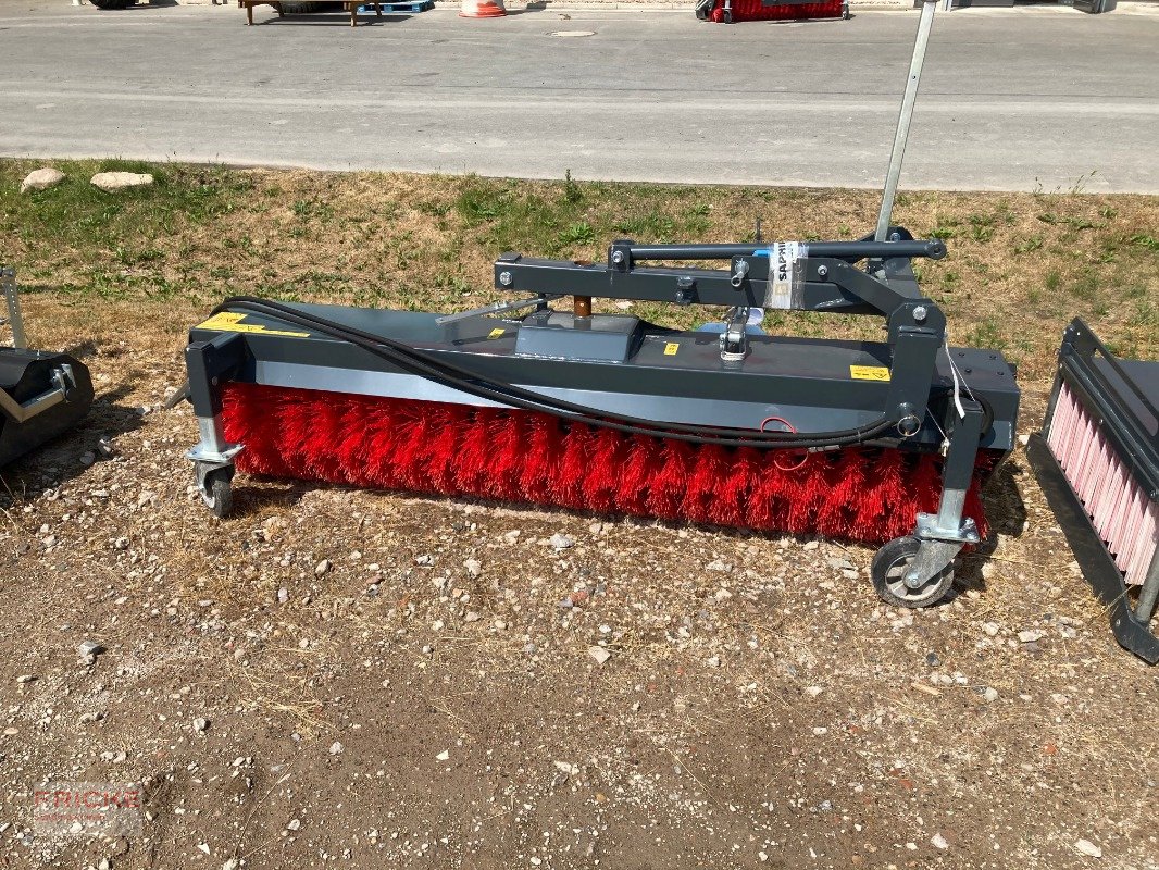 Anbaukehrmaschine van het type Saphir FKM 231 Kehrmaschine -mit Farbschäden-, Neumaschine in Bockel - Gyhum (Foto 2)