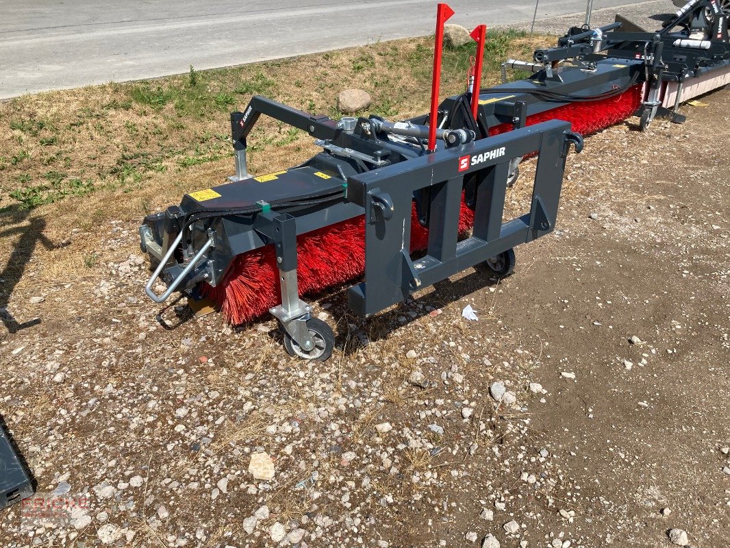 Anbaukehrmaschine van het type Saphir GKM 151 Kehrmaschine -mit Farbschäden-, Neumaschine in Bockel - Gyhum (Foto 1)