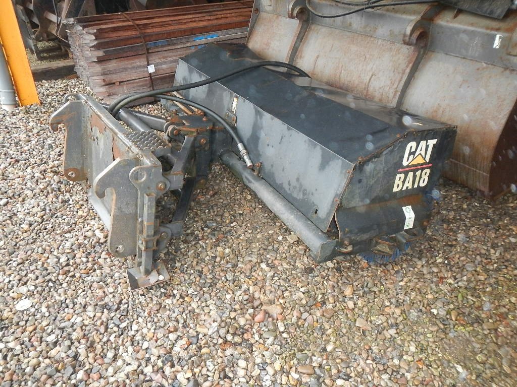 Anbaukehrmaschine du type Sonstige CAT BA18 fejekost, Gebrauchtmaschine en Aabenraa (Photo 4)