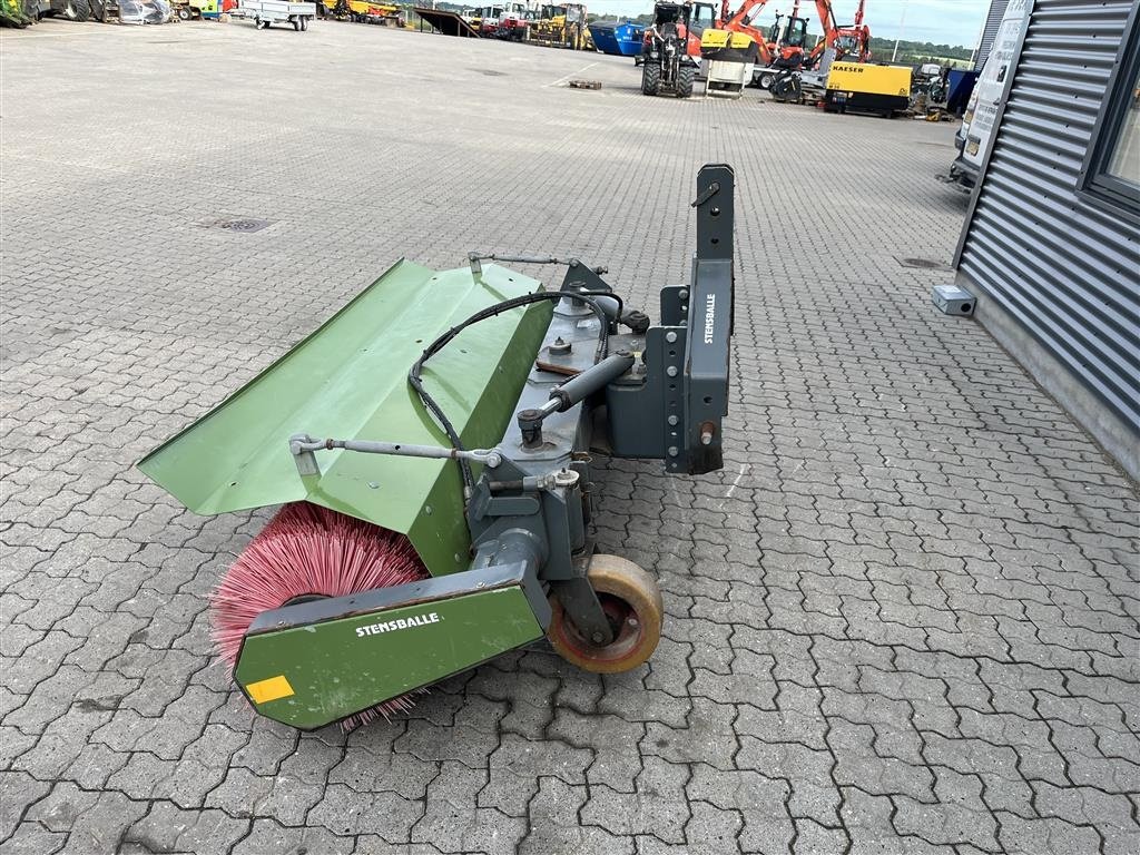 Anbaukehrmaschine des Typs Stensballe 220cm mekanisk kost med hydraulisk sving, Gebrauchtmaschine in Rønnede (Bild 3)