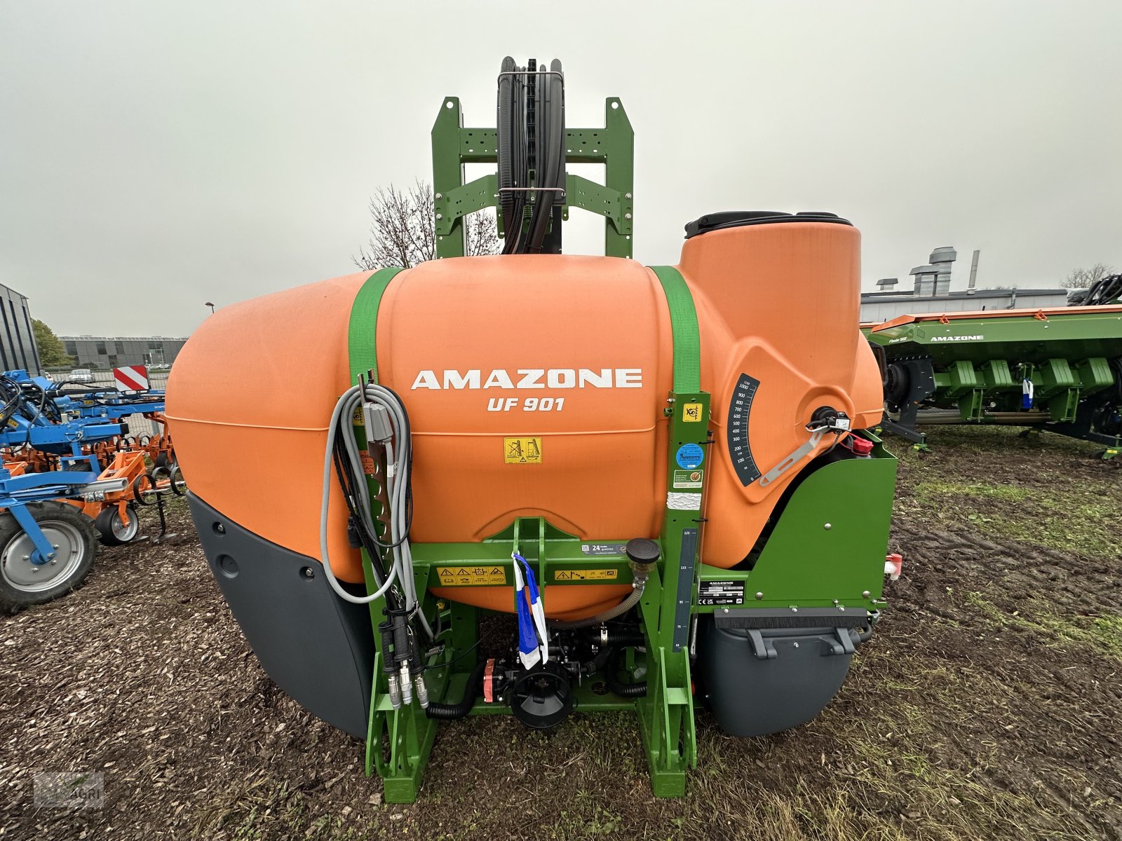 Anbauspritze des Typs Amazone UF 901, Neumaschine in Vöhringen (Bild 1)