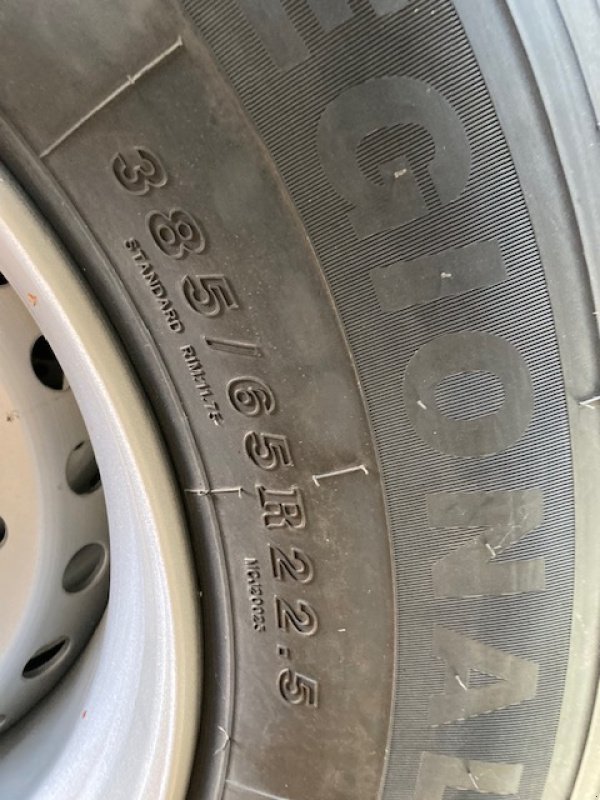 Anhänger tipa Brantner Räder 4x 385/65 R22.5 LKW neu, Neumaschine u Gudensberg (Slika 3)