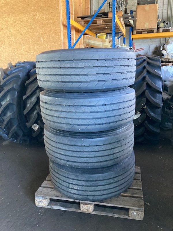 Anhänger от тип Brantner Räder 4x 385/65 R22.5 LKW neu, Neumaschine в Gudensberg (Снимка 1)