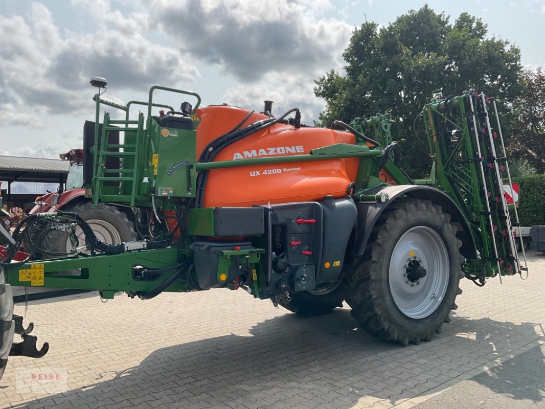 Anhängespritze van het type Amazone UX 4200 SPECIAL, Gebrauchtmaschine in Lippetal / Herzfeld (Foto 1)