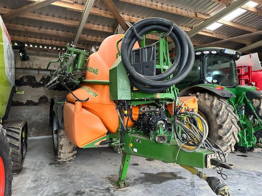 Anhängespritze del tipo Amazone UX 5200 Super GPS. 30 Meter bom. 5000 Liter tank. Ring til Ulrik på 0045-40255544. Jeg snakker Jysk, tysk og engelsk., Gebrauchtmaschine en Kolding (Imagen 1)