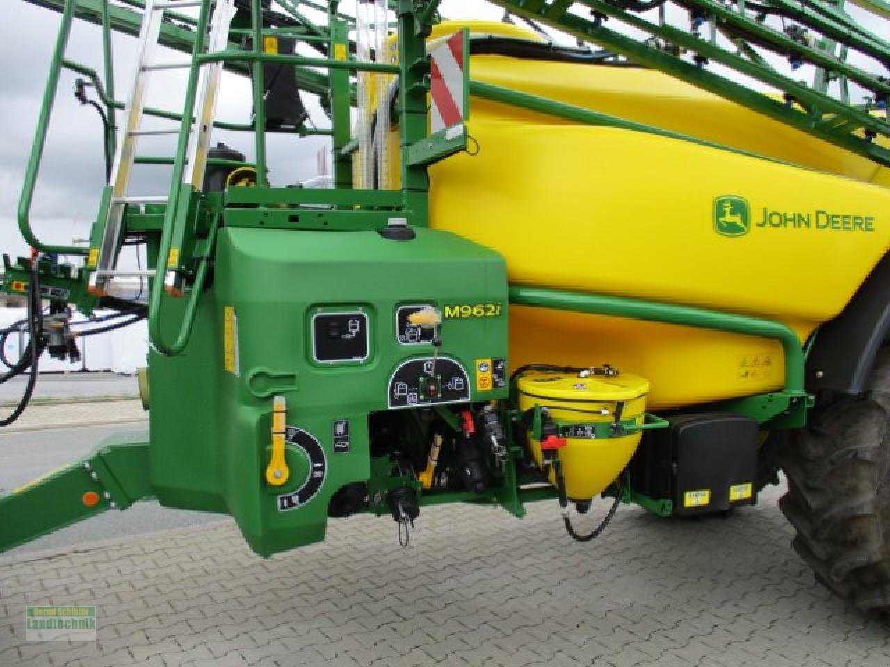 Anhängespritze of the type John Deere M962 I Förderfähig, Neumaschine in Büren (Picture 2)