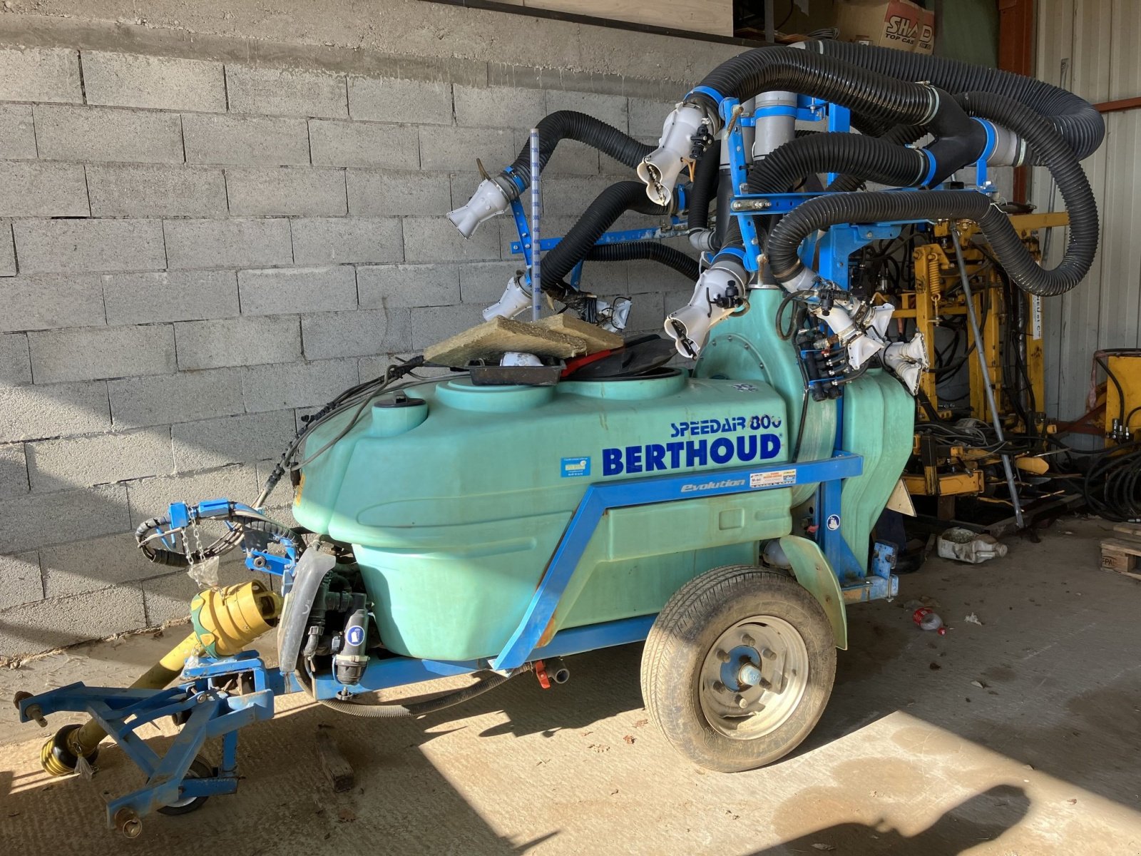 Anhängespritze des Typs Sonstige Pulvérisateur vigne SPEEDAIR 800 Berthoud, Gebrauchtmaschine in ROYNAC (Bild 1)