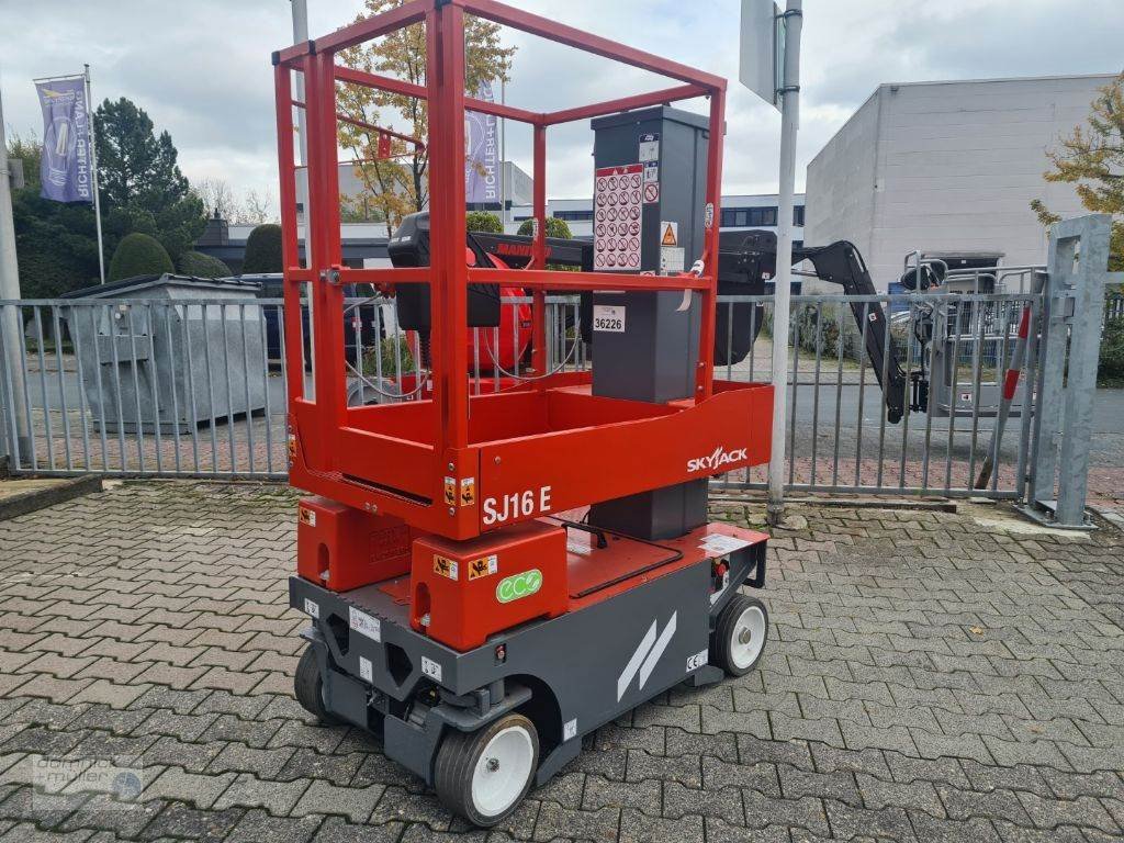 Arbeitsbühne del tipo Skyjack SJ 16, Gebrauchtmaschine en Friedrichsdorf (Imagen 2)