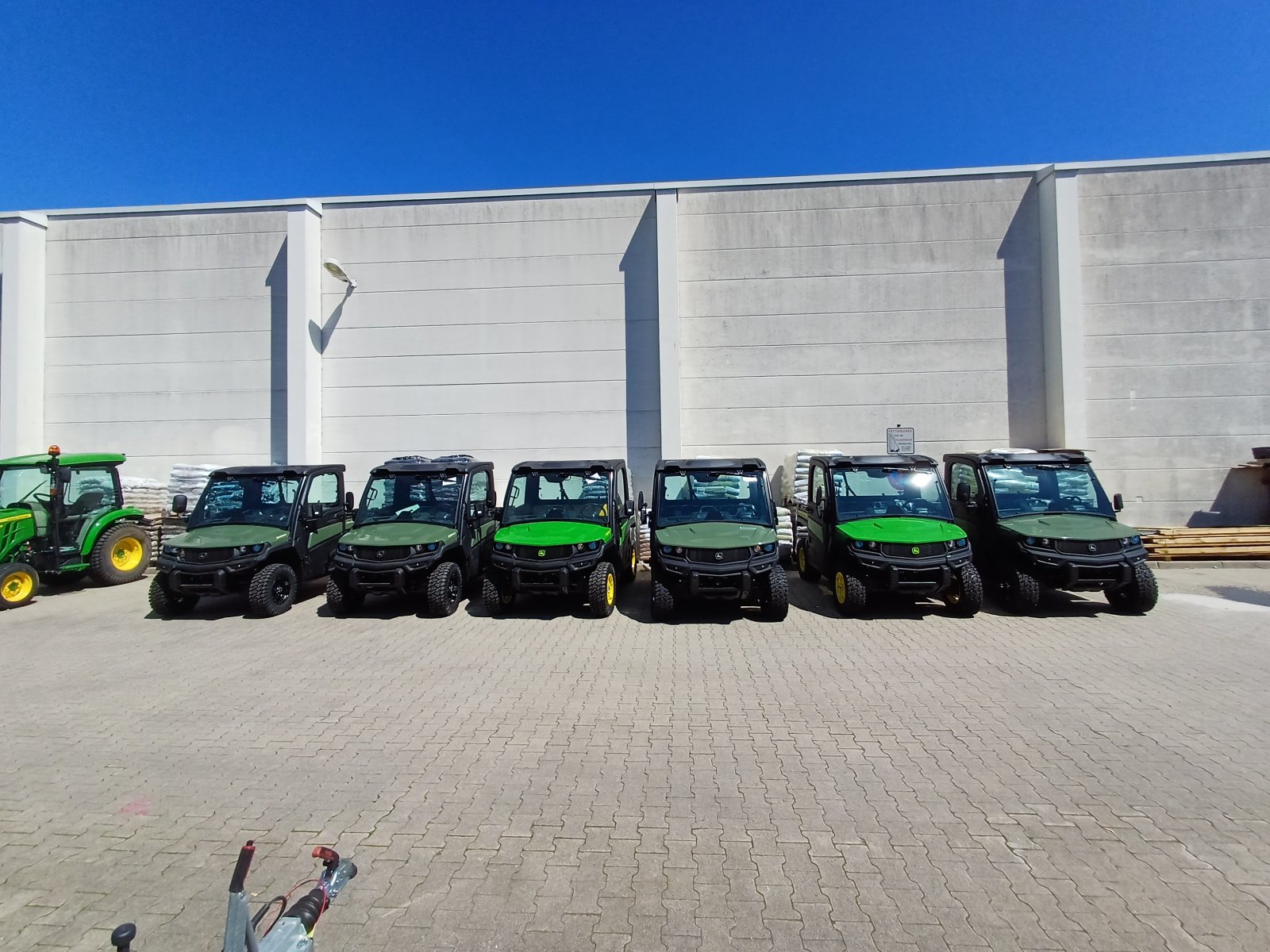 ATV & Quad of the type John Deere XUV Gator, Neumaschine in Bühl (Picture 2)