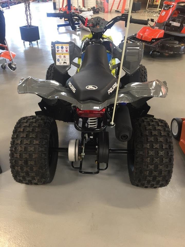 ATV & Quad za tip Polaris OUTLAW 110 GRÅ/LIME, Gebrauchtmaschine u Viborg (Slika 2)