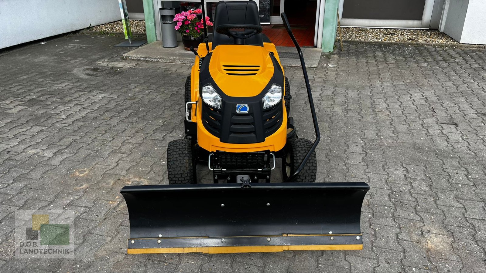 Aufsitzmäher des Typs Cub Cadet LT2 NR92, Gebrauchtmaschine in Regensburg (Bild 3)