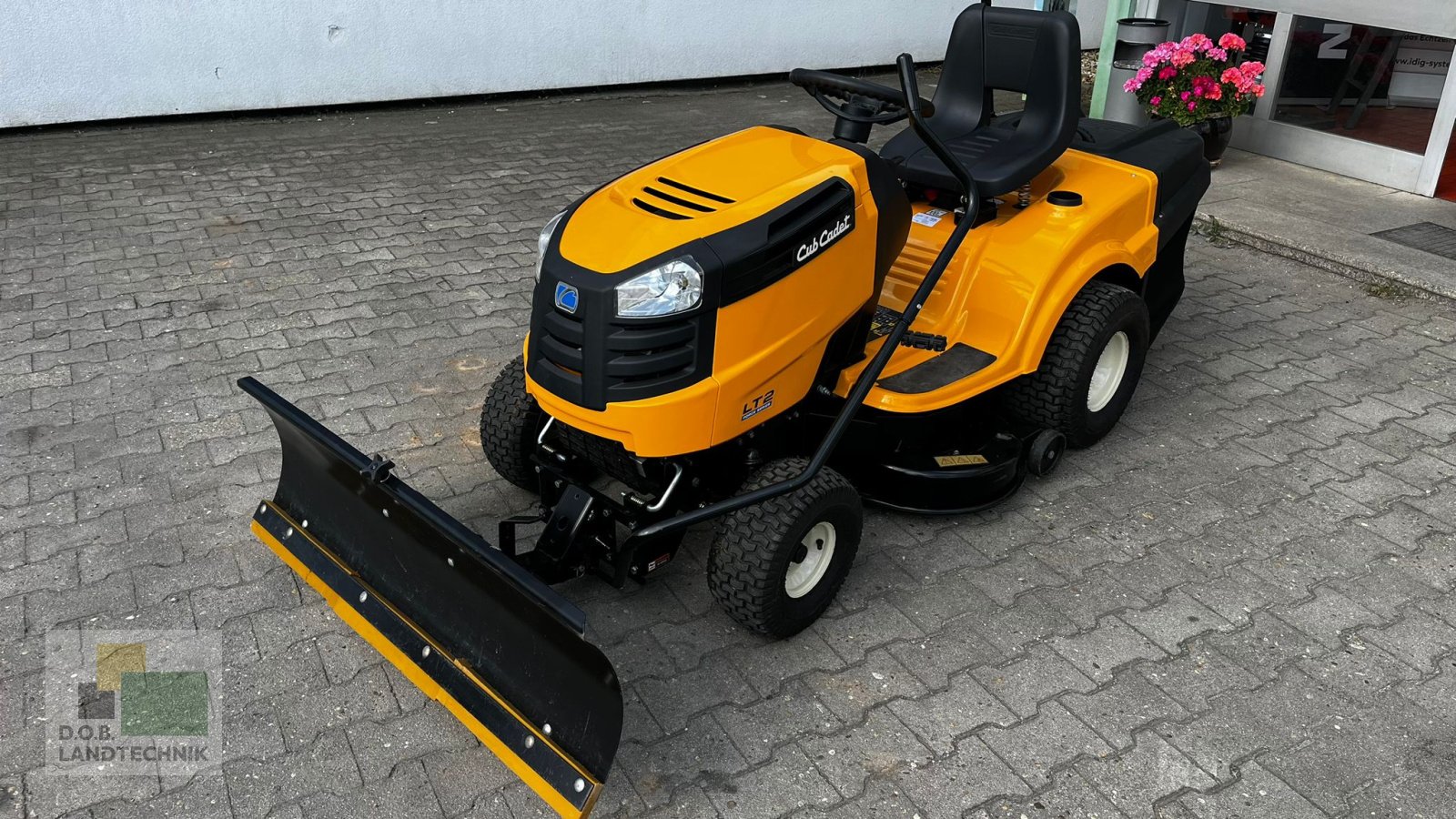 Aufsitzmäher typu Cub Cadet LT2 NR92, Gebrauchtmaschine v Regensburg (Obrázek 1)