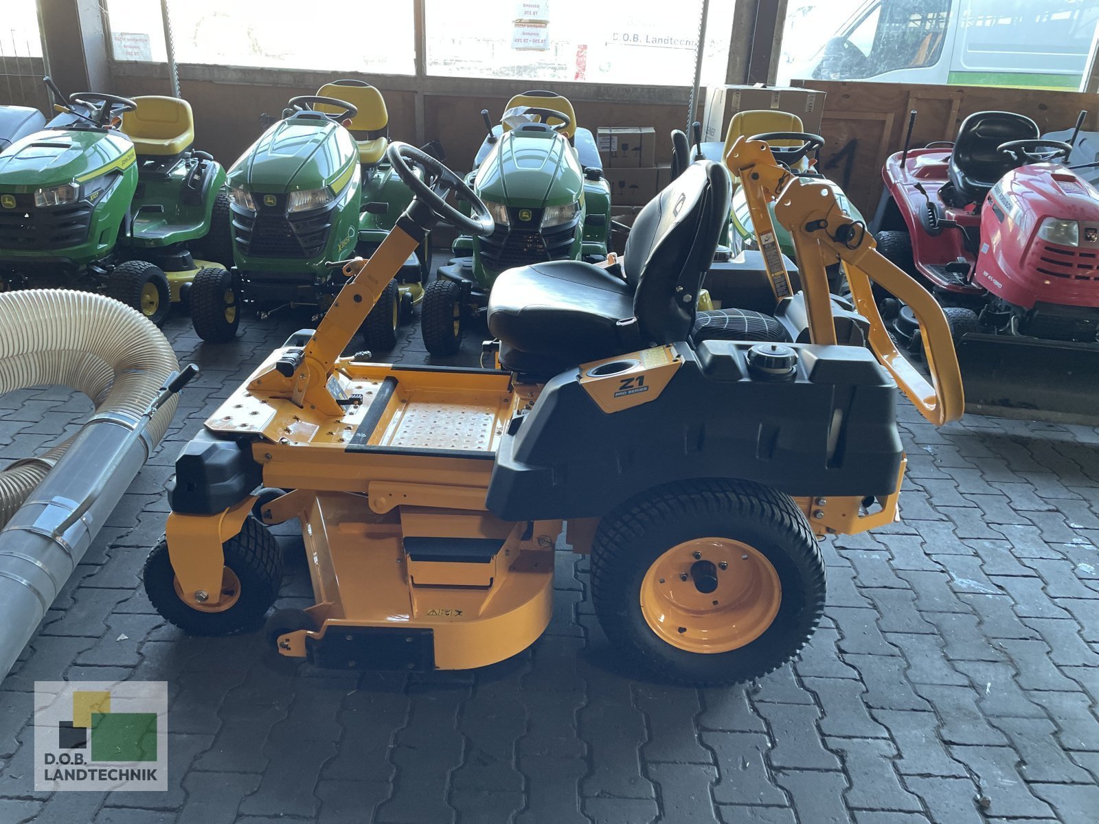 Aufsitzmäher Türe ait Cub Cadet Z1 137, Gebrauchtmaschine içinde Regensburg (resim 4)