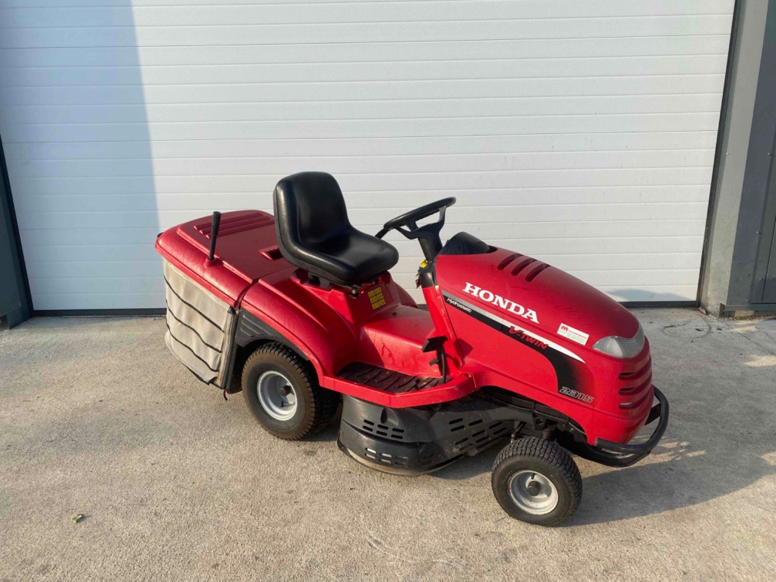 Aufsitzmäher typu Honda Tondeuse autoportée HF2315 Honda, Gebrauchtmaschine w LA SOUTERRAINE (Zdjęcie 1)