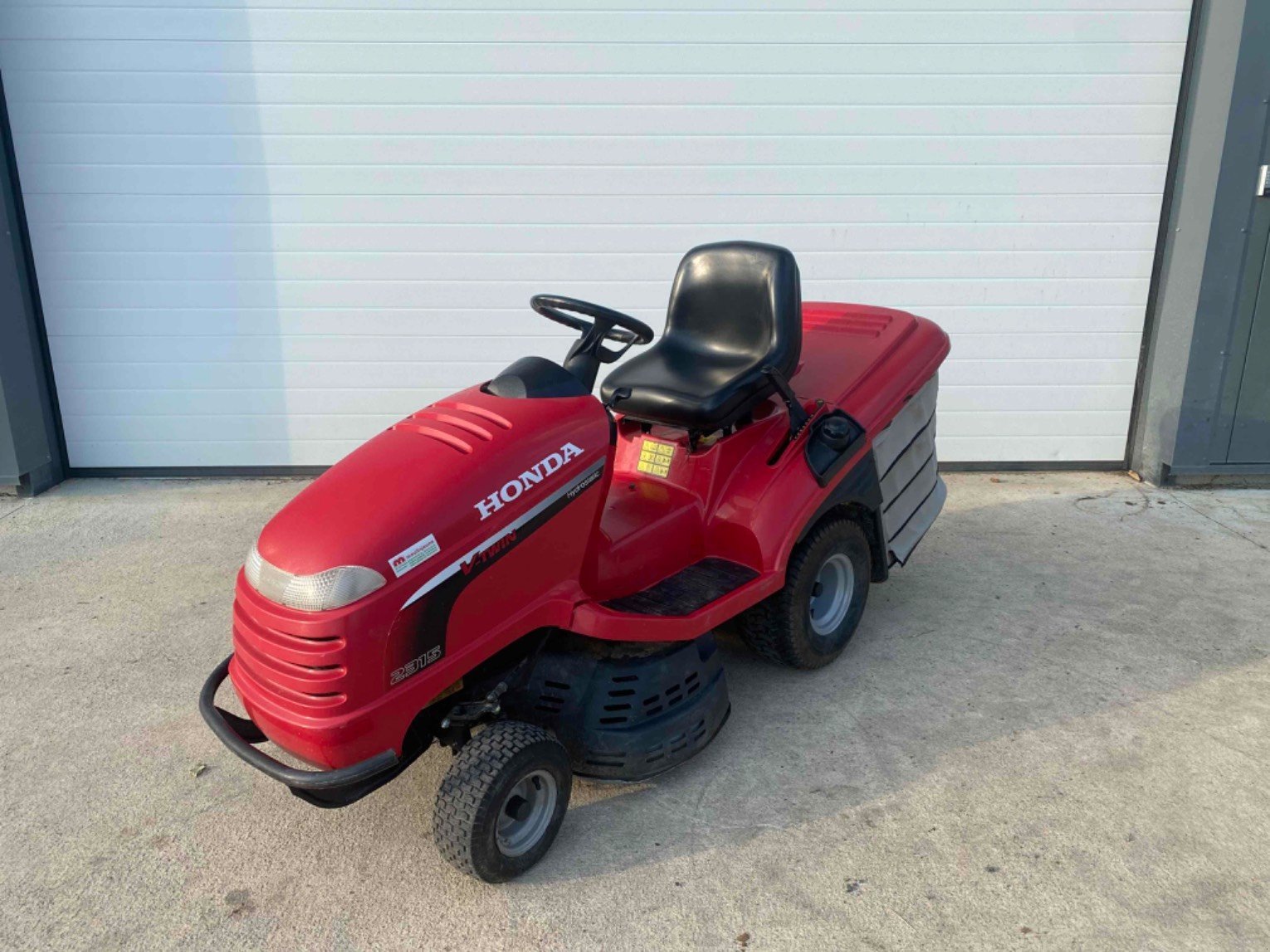 Aufsitzmäher del tipo Honda Tondeuse autoportée HF2315 Honda, Gebrauchtmaschine en LA SOUTERRAINE (Imagen 10)