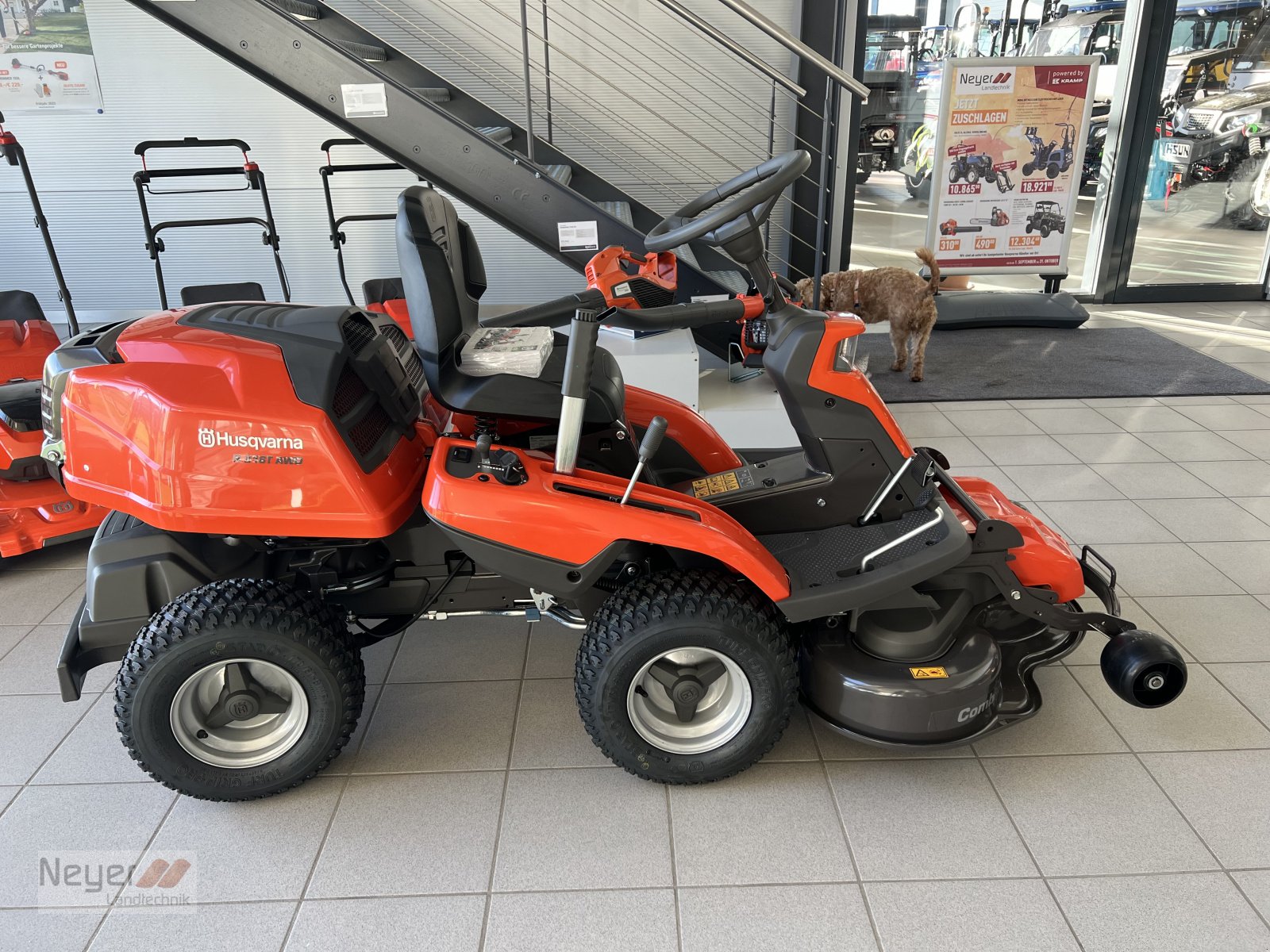 Aufsitzmäher del tipo Husqvarna R 216T AWD, Neumaschine en Bad Waldsee Mennisweiler (Imagen 1)