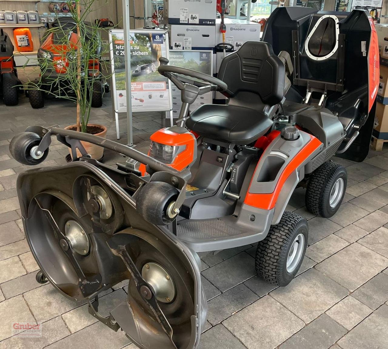 Aufsitzmäher του τύπου Husqvarna RC 318 T Rider mit Combi 301, Gebrauchtmaschine σε Nordhausen OT Hesserode (Φωτογραφία 6)