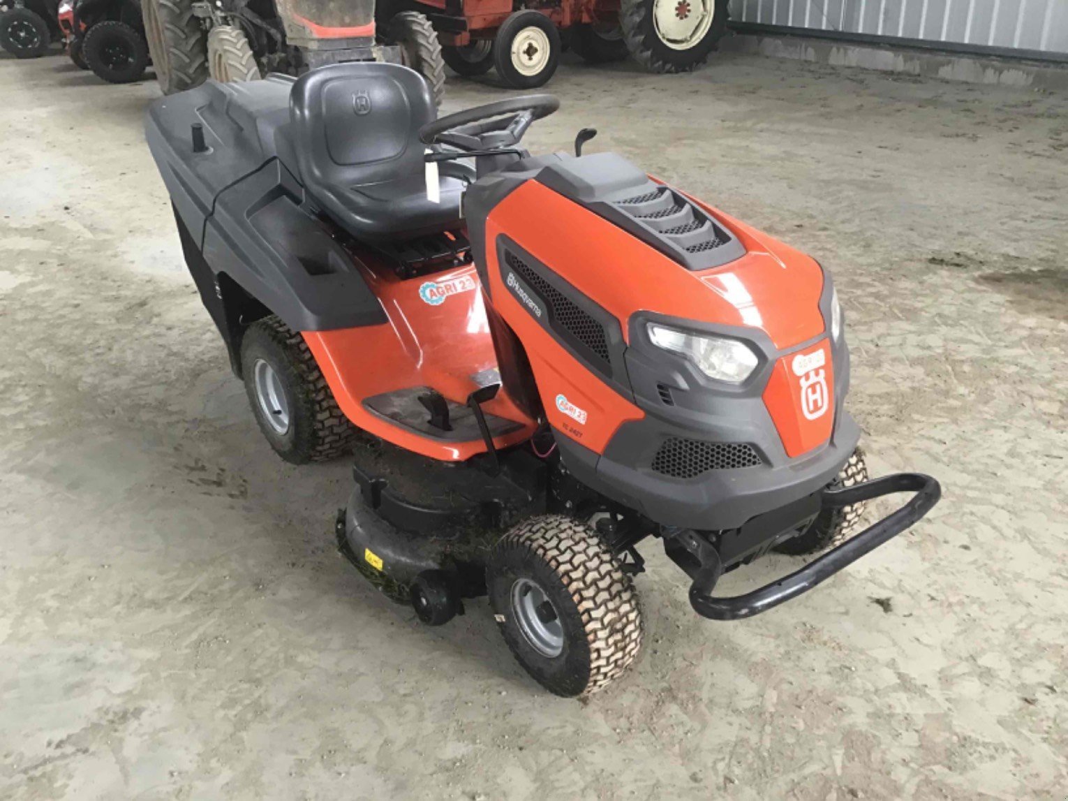 Aufsitzmäher des Typs Husqvarna Tondeuse autoportée TC242T Husqvarna, Gebrauchtmaschine in LA SOUTERRAINE (Bild 2)