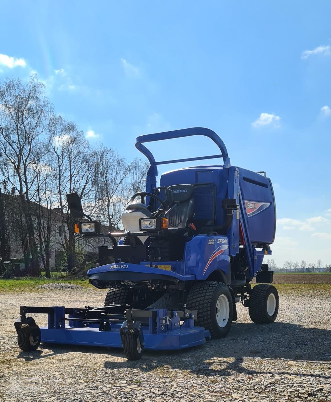 Aufsitzmäher of the type Iseki Frontdeckmäher SF 544, Neumaschine in Kirchheim b. München (Picture 1)