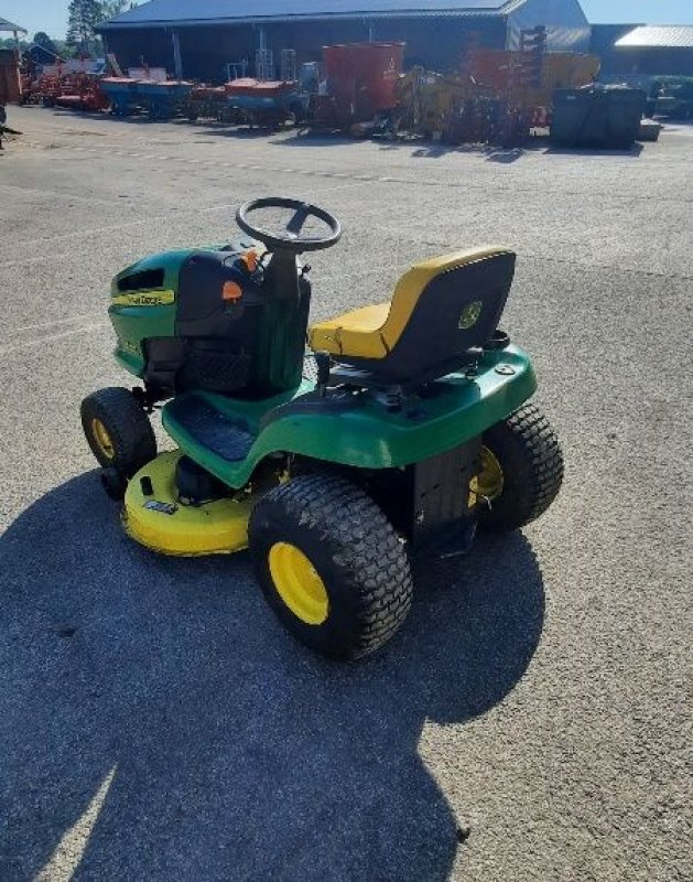 Aufsitzmäher tip John Deere 110 x, Gebrauchtmaschine in CHEMAUDIN ET VAUX (Poză 1)