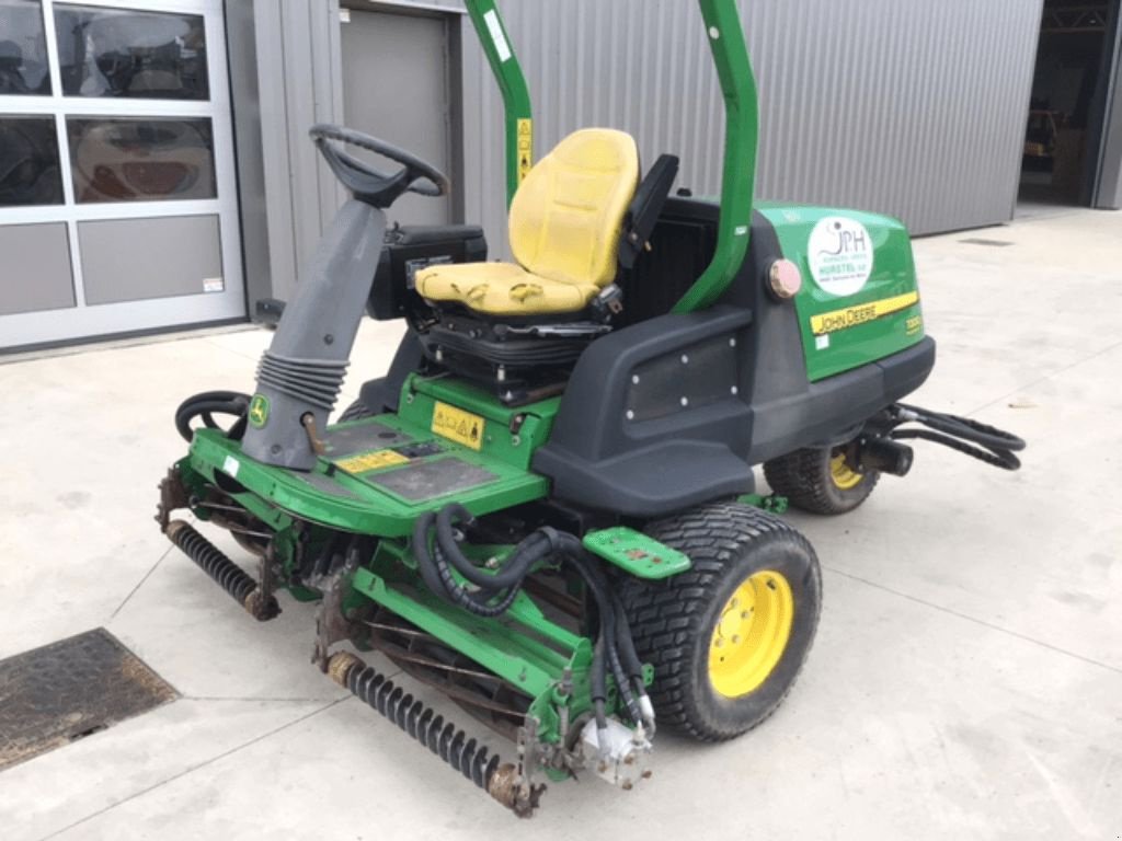 Aufsitzmäher typu John Deere 7200 PrécisionCut, Gebrauchtmaschine v azerailles (Obrázok 1)