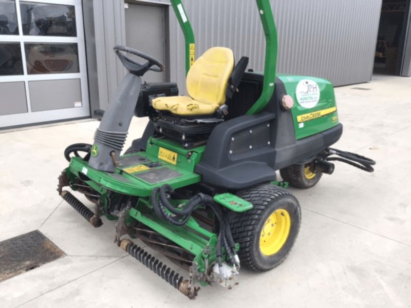 Aufsitzmäher typu John Deere 7200 PrécisionCut, Gebrauchtmaschine v azerailles (Obrázek 1)