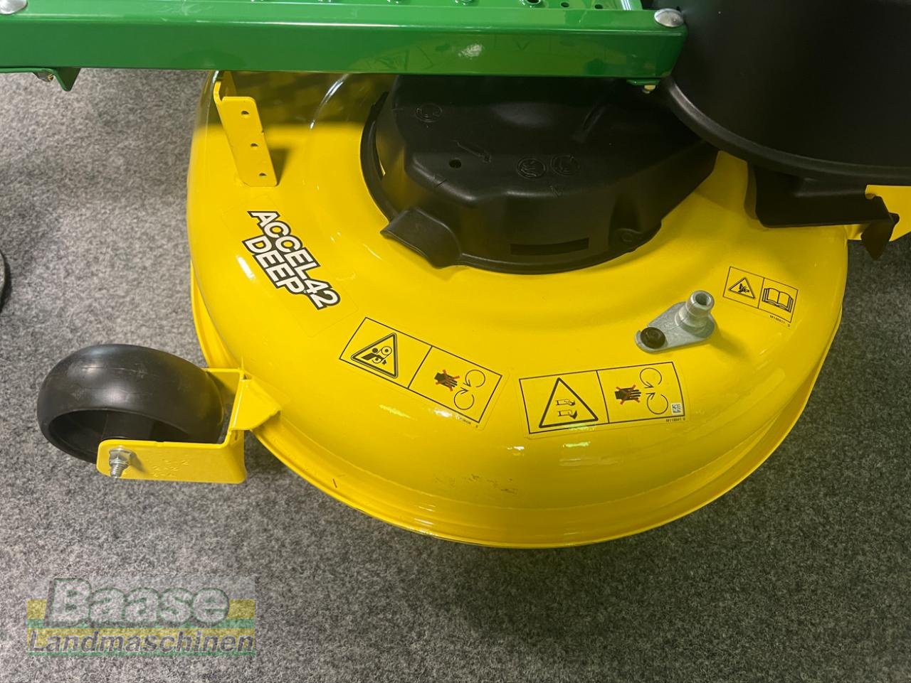 Aufsitzmäher del tipo John Deere Z-Trak Z335E Nullwenderadiusmäher, Neumaschine en Holthof (Imagen 15)