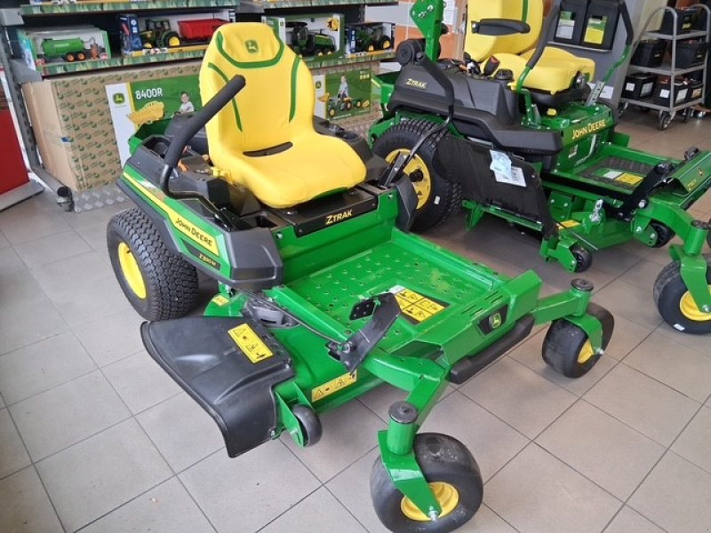 Aufsitzmäher of the type John Deere Z320M, Neumaschine in Mrągowo (Picture 1)