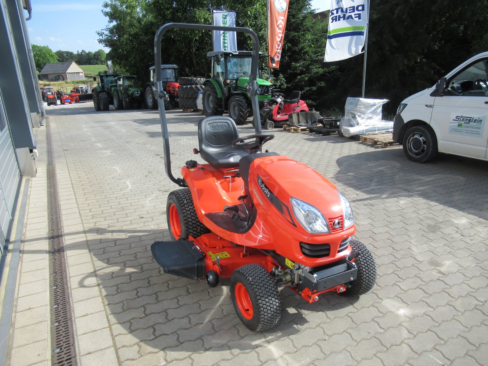 Aufsitzmäher van het type Kubota GR 2120 S, Neumaschine in Waischenfeld (Foto 3)