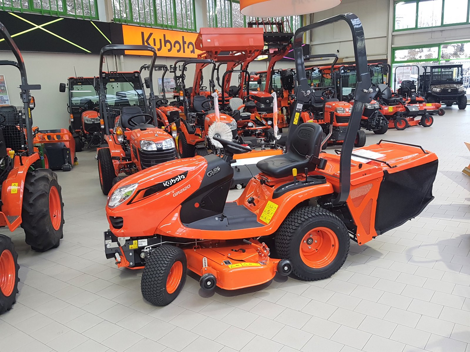 Aufsitzmäher tip Kubota GR2120 Allrad Ausstellungsmaschine, Neumaschine in Olpe (Poză 1)